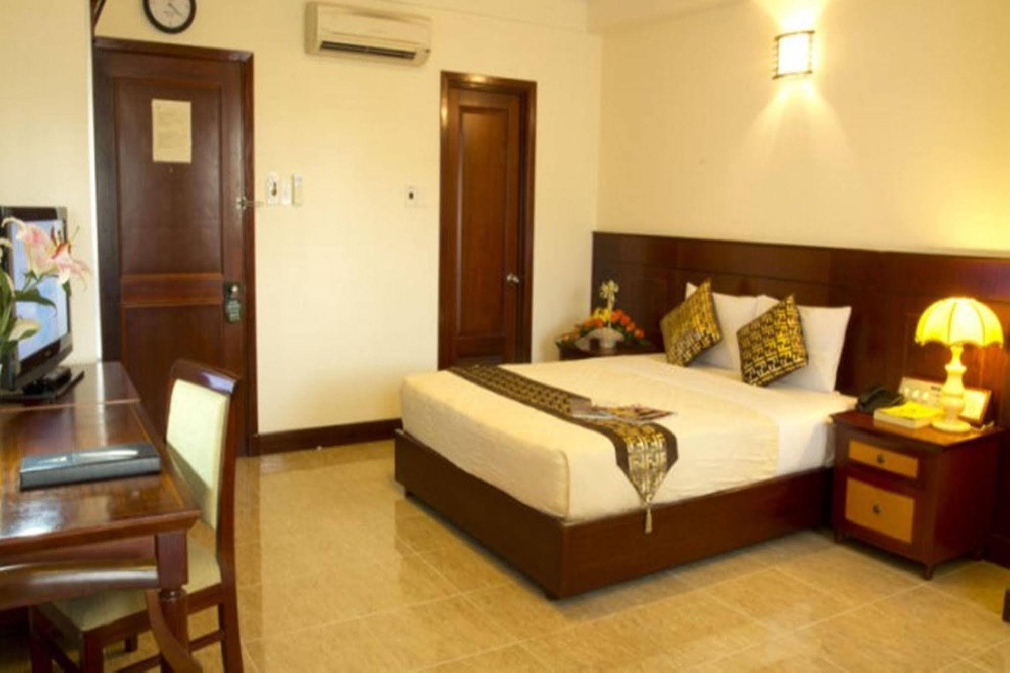 Khách sạn Nhat Ha 2 TP. Hồ Chí Minh